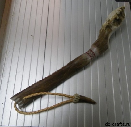 Ezekből készült szarvas agancs, egy kanál meg a kezét