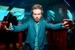 Éneklő TOASTMASTER és DJ 15000r (Vezető) Éneklő TOASTMASTER és DJ 15000r