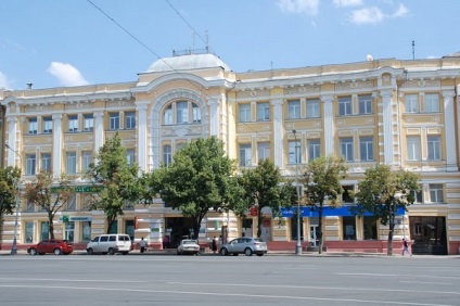 Séta Harkovban Alkotmány téren