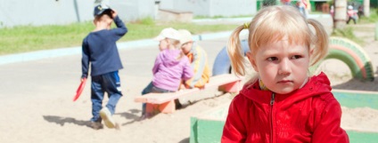 A gyermek fél a többi gyerek, osztályok anyák