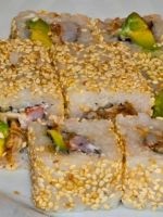 Tekercsek avokádó (avokádó) Rolls avokádó