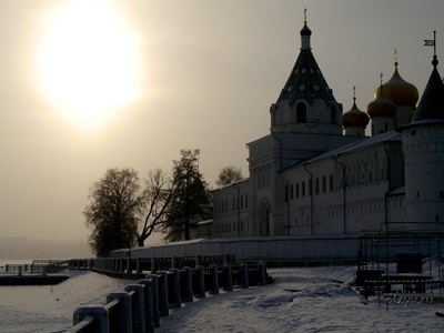 Romanov Kosztroma fa és halad (i) Romanov Les Kosztroma és tompított