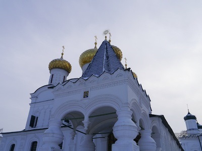 Romanov Les Kosztroma és halad (a szegény ember nagyon kicsi, szinte) Romanov Les Kosztroma és tompított