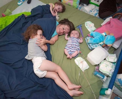A legkisebb anya szült három gyermeket, annak ellenére, hogy ő is halhat