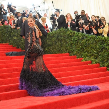 A legemlékezetesebb ruhák Beyonce (fekete bőr bodysuit) A legemlékezetesebb ruhák Beyonce