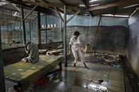 Megdöbbentő képek az élet a pszichiátriai betegek Indonézia