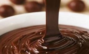 A csokoládé máz, recept kakaó - a máz sima, kemény és fényes