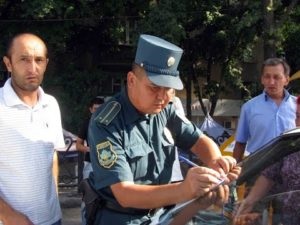Finom egy stoptábla ellenőrzés a keresztezési vagy metszéspont illegális (finom) Finom egy stoptábla ellenőrzés a keresztezési vagy metszéspont illegális