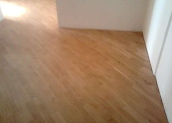 Tippek szóló, laminált a folyosón (fektetése laminált folyosóról) Tippek szóló, laminált a folyosón