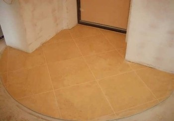 Tippek szóló, laminált a folyosón (a bejárati ajtó jobb) Tippek szóló, laminált a folyosón