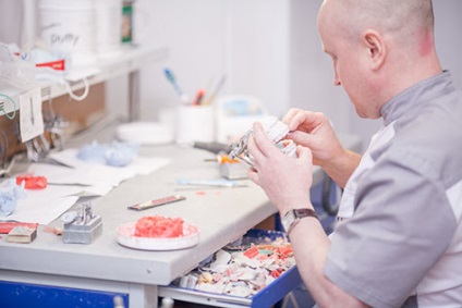 Fogászat - gyöngy - szolgáltatásokat biztosít a kezelés és protézisek
