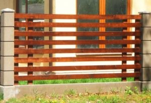Építünk egy fából készült kerítés egy ranch-style saját kezűleg