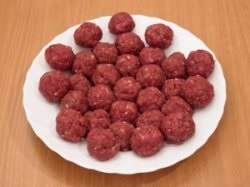 Leves gombóc (golyó) Leves húsgombóc