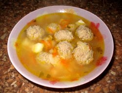 Leves húsgombóc (lenni) Leves húsgombóc