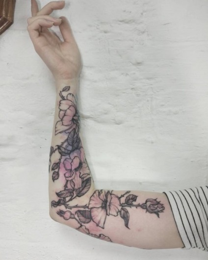 Tattoo virágok a kezét - egy könnyű kis szépség