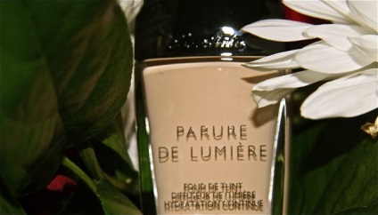 Alapítvány Guerlain Parure de Lumiere (árnyalat száma 02) -, fényképek és ár