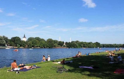 Treptow Park Berlin (Treptower park) - emléket zöldövezetre (park) Treptow Park Berlin (Treptower park) - egy emlékmű és egy zöld zóna