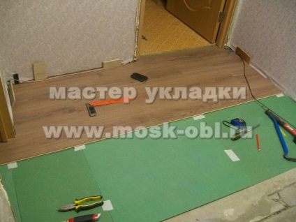 Fektetése laminált Z-alakú folyosón (halmozási) Fektetése laminált Z-alakú folyosó