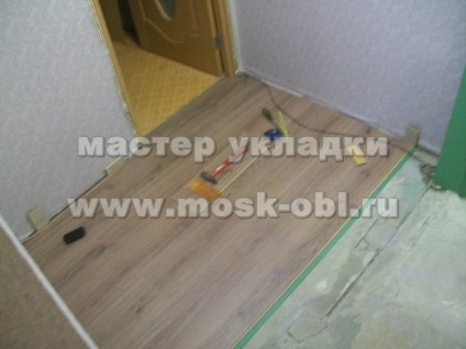 Fektetése laminált Z-alakú folyosó (g-alakú laminált folyosón) Fektetése laminált Z-alakú folyosó
