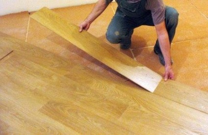 Fektetése padló átlósan a kezét (a fedélzeten) Fektetése padló átlósan saját kezűleg
