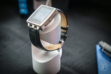 Választott a dokk alma karóra (Just Mobile TimeStand) Választott a dokk alma karóra
