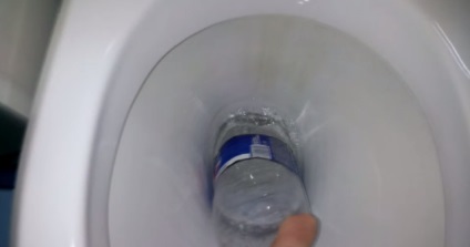 Eldugult wc -, hogyan kell tisztítani minden, ami szükséges, hogy megszüntesse az elzáródás a WC kezével