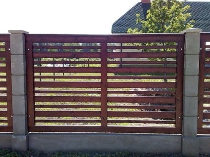 Kerítés egy ranch-style szegély tábla saját kezűleg