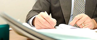 A szerződés aláírását a gyártó (a következtetést a külső gazdasági szerződés) A szerződés aláírását a gyártó