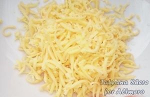 Sült burgonya, paradicsom és a sajt (burgonya gratin) Rakott burgonya paradicsom és sajt