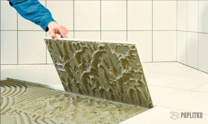 Folyékony szögek a kerámialapok, amelyen ragasztó kerámia csempe a fürdőszobában, tudsz