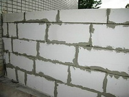 Erkély a házban hab blokkok falazat technológia