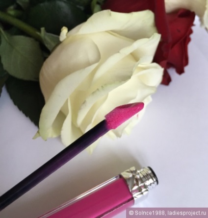 Gloss ajakápoló Dior rouge brillant (hang száma 688 hollywood) - vélemények, fényképek és ár