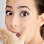 Mi okozza a keserű íz a szájban étkezés után, és hogyan kezelik