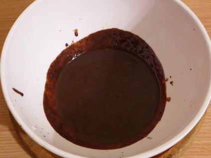 Az aszalt szilva csokoládéval kép és a recept, hogyan lehet szilvát csokoládéval kezük