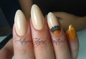 Fekete és sárga manikűr, Photo (Fotó nails_tutorial helyén) Fekete és sárga manikűr, fotók