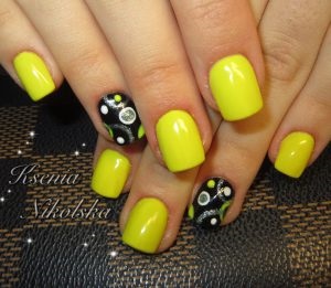 Fekete és sárga manikűr, Photo (Fotó nails_tutorial helyén) Fekete és sárga manikűr, fotók