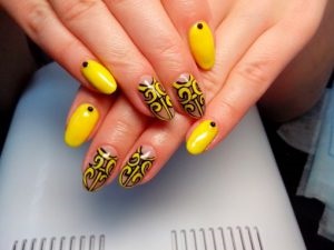 Fekete és sárga manikűr, fotó (manikűr) Fekete és sárga manikűr, fotók