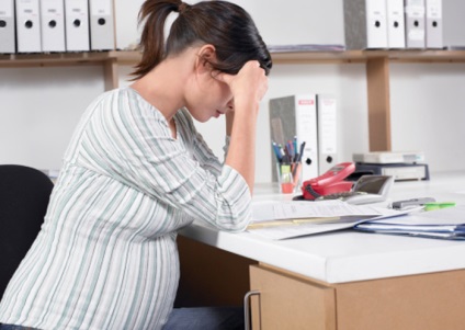 Mi női munkavállaló a szülési szabadság jár, ha a munkáltató működése megszűnik