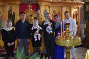 Ahogy ikrek keresztelni szentsége (a szentséget) Mivel ikrek keresztség keresztelni