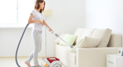 Hogyan tisztítható kanapén otthon a foltok és a por - egy könnyű dolog