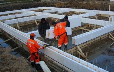 Hogyan építsünk egy házat a beton panel (építmények) Hogyan építsünk egy házat a bennmaradó zsalu