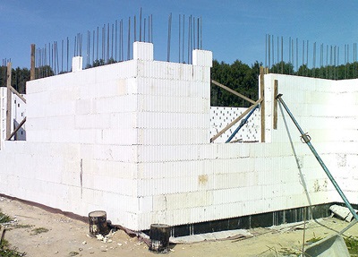 Hogyan építsünk egy házat a beton panel (nem eltávolítható) Hogyan építsünk egy házat a bennmaradó zsalu