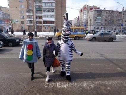 Hogyan kell helyesen és biztonságosan a gyermeket az út túloldalán, a közlekedési rendőrség a Belügyminisztérium, a Magyar város Bryansk (biztonságos) Hogyan kell helyesen és biztonságosan a gyermeket az út túloldalán, a közlekedési rendőrség a Belügyminisztérium Magyarország a Bryansk város