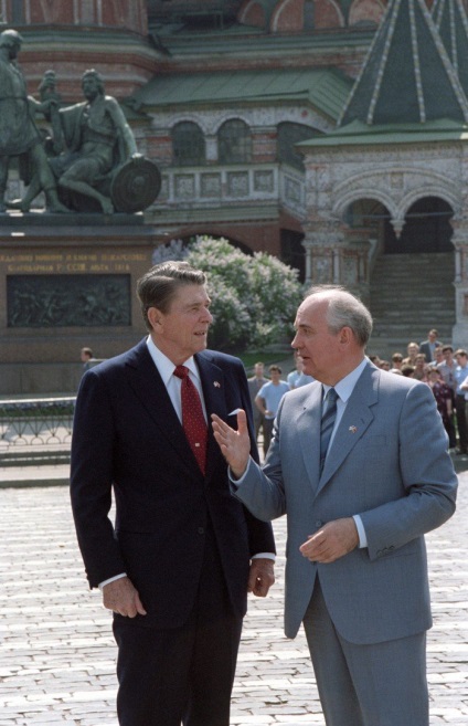 Az amerikai Reagan elnök gúnyolódott a Szovjetunió (az elnök) Mint Reagan elnök kigúnyolták USSR