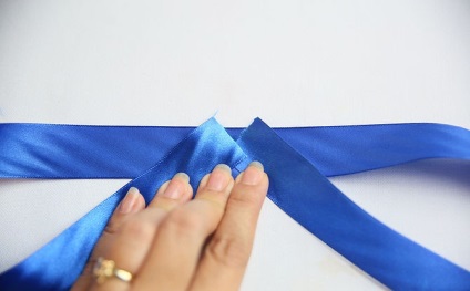 Hogyan készítsünk egy íj a kazettáról (csomagolás) Hogyan készítsünk egy íj a szalag