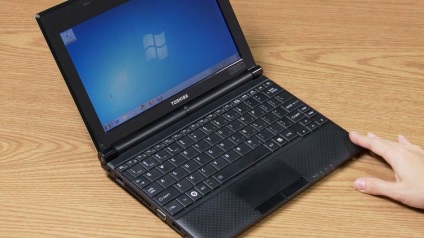 Egy kis notebook (számítógépes Fujitsu Esprimo) kis notebook