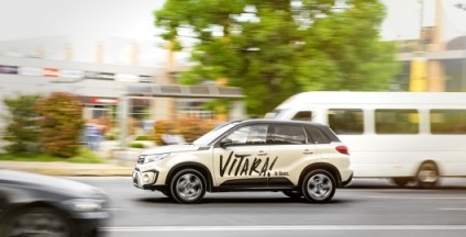 Áttekintés 2015 Suzuki Vitara (a) Áttekintés 2015 Suzuki Vitara