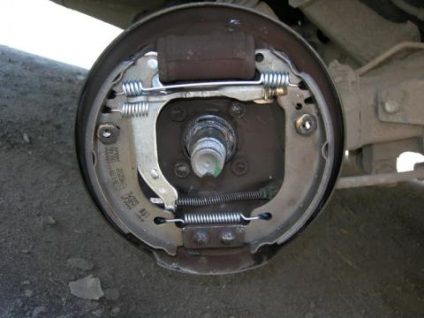 Szétszerelése fékdob - Peugeot 206 Club (mechanizmus) Szétszerelése dobfék - peugeot 206 csapat