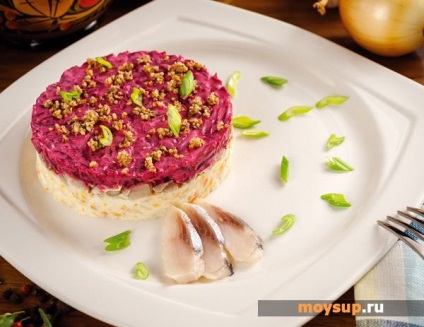 Saláta „magyar” a hering, a tojás és uborka - lépésről lépésre recept (recept) Saláta „magyar” a hering, a tojás és uborka - lépésről lépésre recept