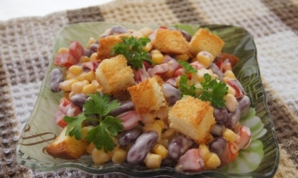 Saláta kekszet és a kukorica recept (fejes saláta) Saláta kukorica és kekszet recept